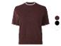 T-shirt en maille bordeaux à manches courtes et col rond avec liseré blanc.