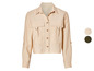 Une chemise beige clair à manches longues.