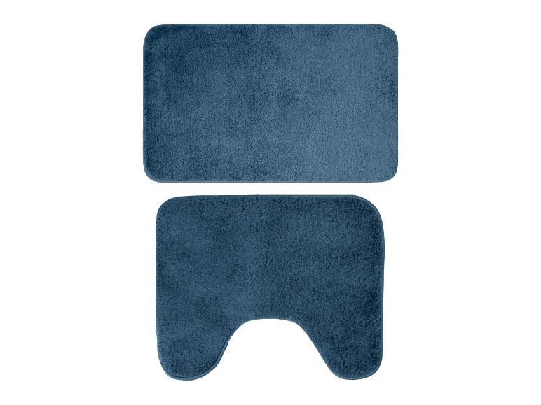 Ensemble de tapis de bain bleus avec un tapis rectangulaire et un en forme de U.