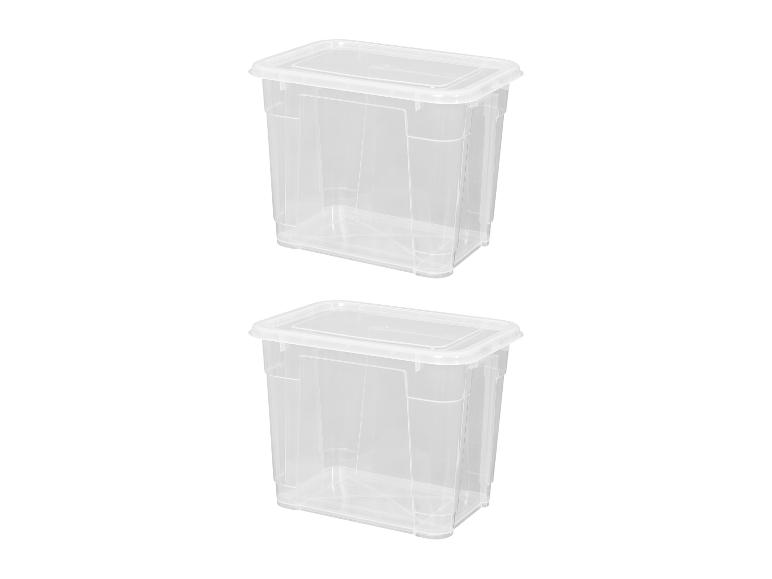 Deux boîtes de rangement en plastique transparent avec couvercles, empilées verticalement sur fond blanc.