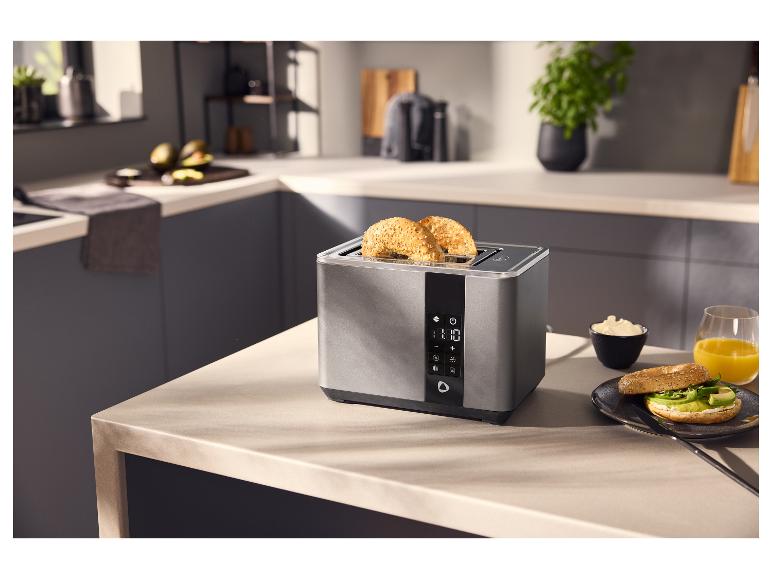 Grille-pain double fente Premium SILVERCREST® dans la cuisine avec des bagels.