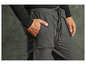 Pantalon de survêtement gris avec cordon de serrage à la taille.