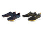 Deux paires de baskets bleues et noires avec des accents jaunes.