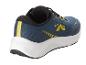 Une chaussure de course à pied bleue avec une semelle blanche et des accents jaunes.