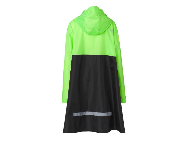 Un imperméable vert vif et noir à capuche.