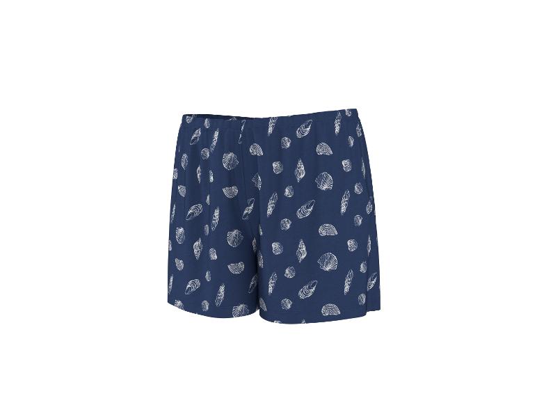 Short bleu à motif coquillages.