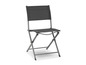 Une chaise de camping pliante avec un siège noir et une structure en métal.