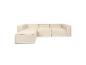Canapé sectionnel modulaire crème avec pouf, isolé sur fond blanc.