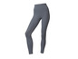 Un legging gris foncé pour femme.