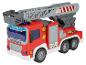 Un camion de pompiers rouge avec une échelle et un réservoir d'eau gris.