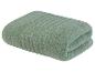 Une serviette de bain verte à texture côtelée.