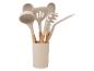Un ensemble d'ustensiles de cuisine en silicone avec des manches en bois dans un support.