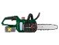 Tronçonneuse à batterie Parkside verte avec poignée noire et chaîne argentée.