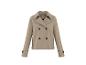 Manteau beige à double boutonnage avec boutons et col.