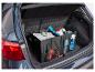 Organisateur de coffre de voiture avec conteneurs, pulvérisateur et accessoires de voiture.