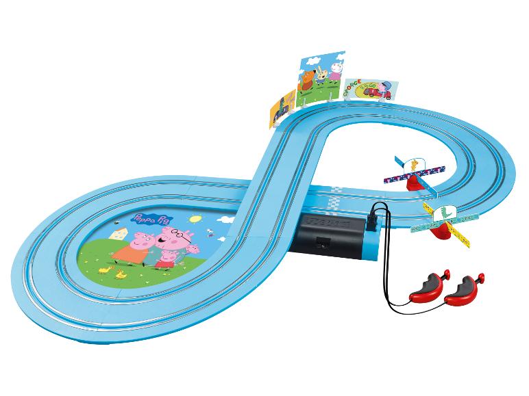 Une piste de course Peppa Pig avec deux voitures et une manette.
