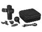 Une  pistolet de massage Vitalmaxx noir avec des accessoires et un câble de charge dans une mallette de transport.