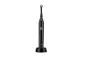 Brosse à dents électrique noire avec tête ronde, posée sur une base de chargement.