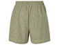 Short en coton vert avec broderie anglaise.