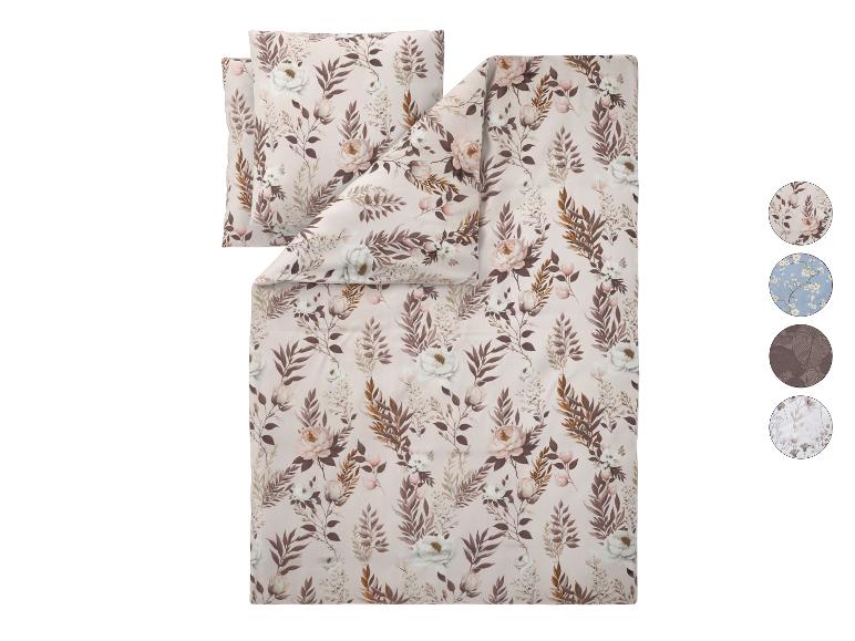 Parure de lit avec motif floral dans les tons beige et marron, avec des motifs supplémentaires.