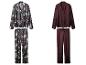 Deux ensembles de pyjamas en satin: un floral gris et un uni, bordeaux.