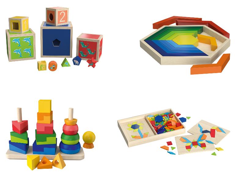 Quatre jouets en bois différents pour enfants : blocs de construction, puzzle, tour et formes géométriques.