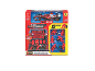 Un ensemble de jeu de stand de voiture de course avec une voiture rouge, un garage, une piste et six figurines.