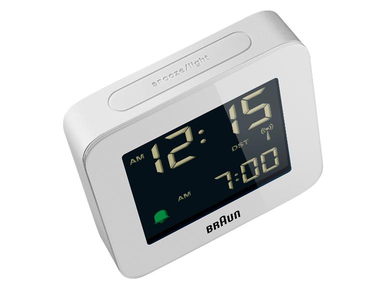 Réveil numérique blanc avec écran sombre affichant l'heure et l'alarme.