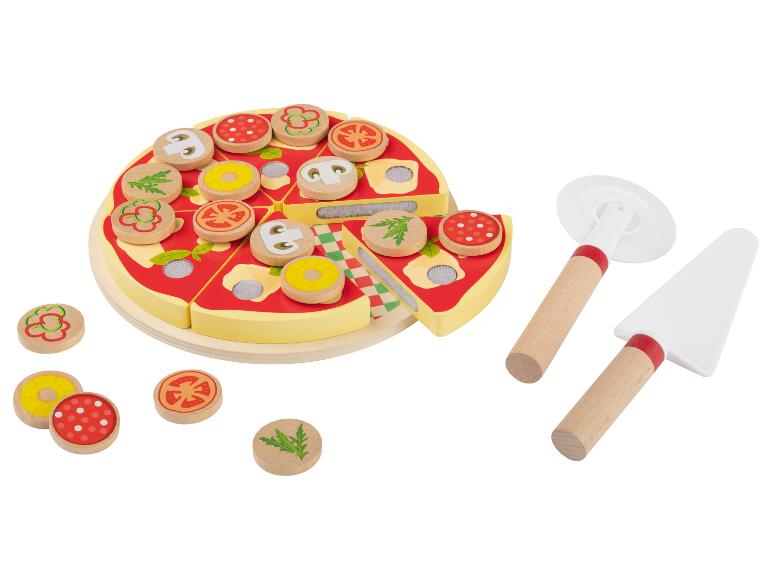Jouet en bois en forme de pizza avec des garnitures et des outils de découpe en plastique.