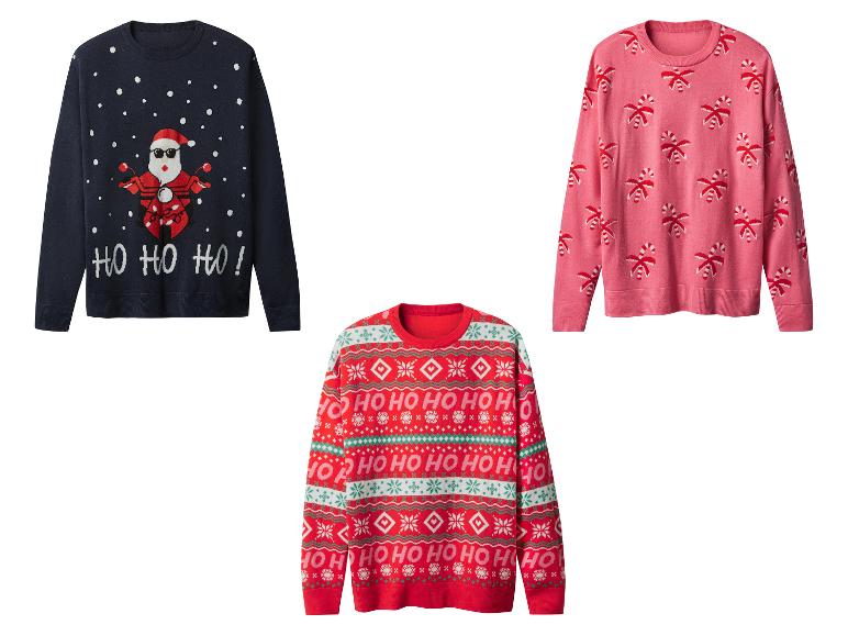 Trois pulls de Noël : bleu marine avec le Père Noël à moto, rose avec des cannes à sucre et rouge avec 'HO HO HO'.
