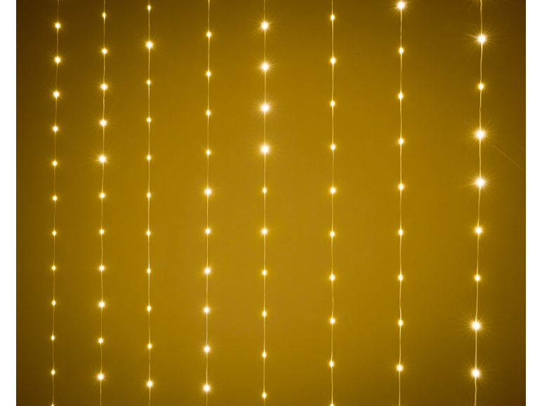 Guirlandes lumineuses LED dorées sur fond jaune, parfaites pour les décorations festives.