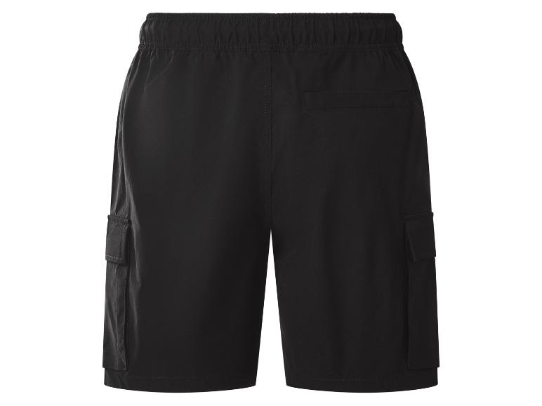 Shorts cargo noirs pour hommes avec taille élastique et poches.