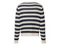 Pull à rayures horizontales bleu et blanc.