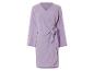 Robe lilas nouée à la taille, style minimaliste.