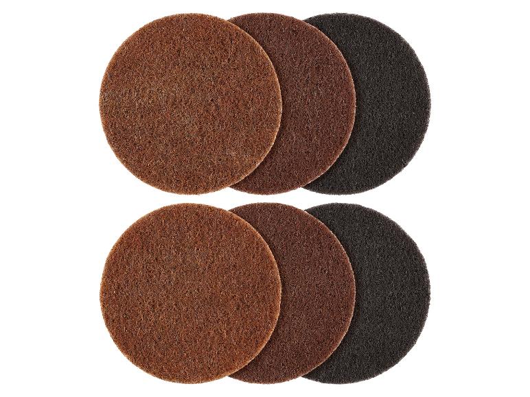 Six disques abrasifs ronds marron et noirs sur fond blanc