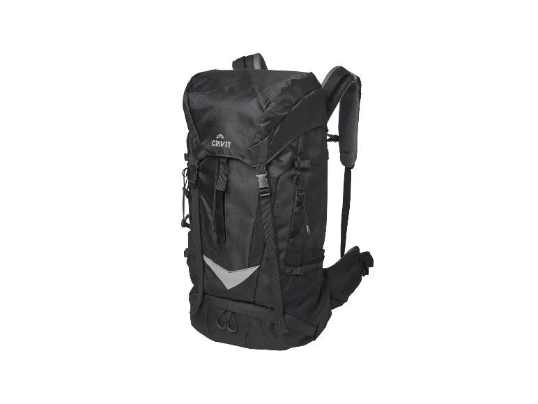 Un sac à dos noir Crivit avec de nombreuses poches et boucles.