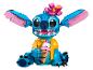 Figurine LEGO Stitch bleue avec une chemise hawaïenne et une glace.