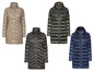 Trois longs manteaux matelassés en beige, vert et bleu.