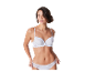 Modèle portant un soutien-gorge et une culotte blancs en dentelle.