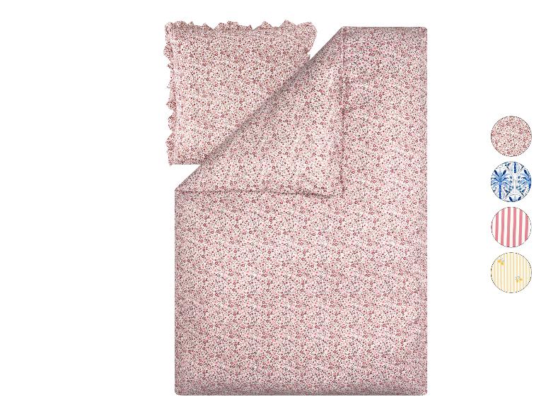 Parure de lit et oreiller à motif floral rose avec échantillons de design.