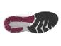 La semelle d'une chaussure blanche avec un motif rose et noir.