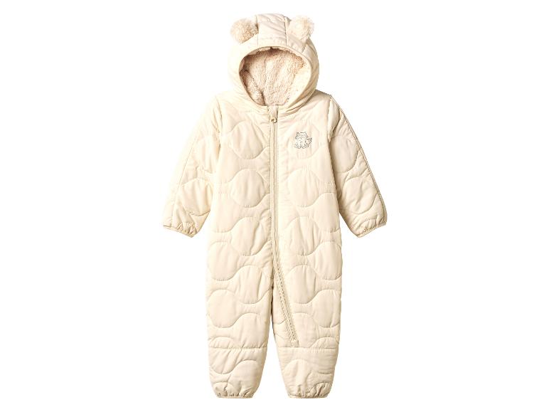 Combinaison d'hiver beige pour bébé avec capuche à oreilles et broderie raton laveur.