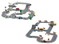 Deux ensembles de routes jouets : l'un avec la circulation urbaine, l'autre une piste de course avec voitures et figurines.
