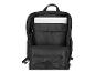 Un sac à dos noir ouvert avec un compartiment pour ordinateur portable.