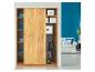 Armoire en bois avec portes coulissantes, vêtements pliés, boîtes de rangement et aspirateur balai.