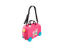 Une valise rose avec des roulettes et une bandoulière avec Peppa Pig.