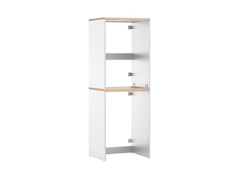 Armoire haute blanche avec portes ouvertes et détails en bois clair