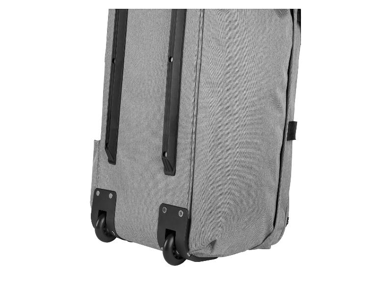 Partie inférieure d'une valise de voyage grise avec roues et barres de support noires.