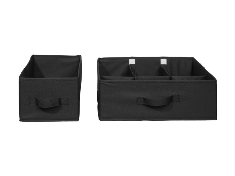 Deux boîtes de rangement noires avec poignées.