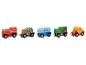 Train jouet en bois avec cinq wagons colorés, dont un wagon-citerne et un wagon de marchandises.